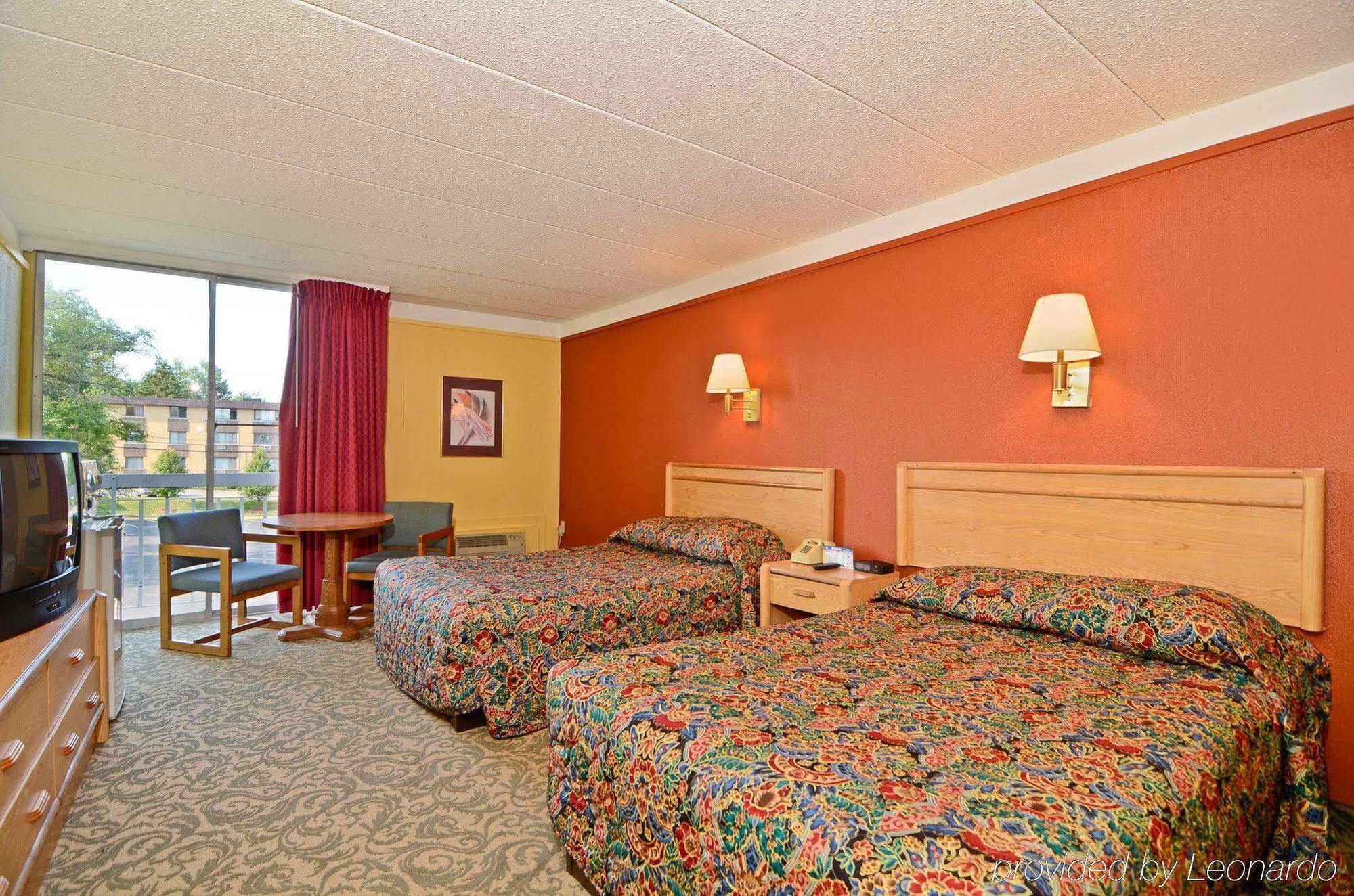 Wingate By Wyndham Bloomington Hotel Room photo